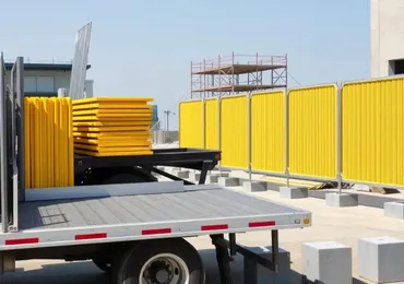 Top 5 Reasons to Rent vs. Buy Construction Fencing